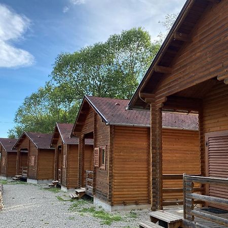 Gyopar Wooden Houses Ізвоаре Екстер'єр фото