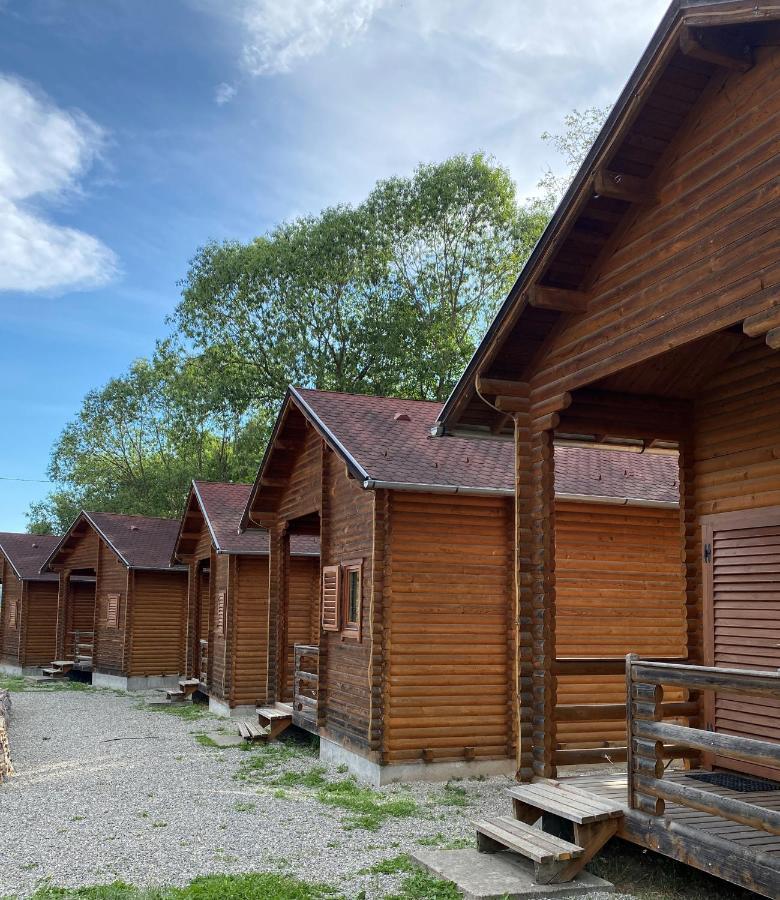Gyopar Wooden Houses Ізвоаре Екстер'єр фото