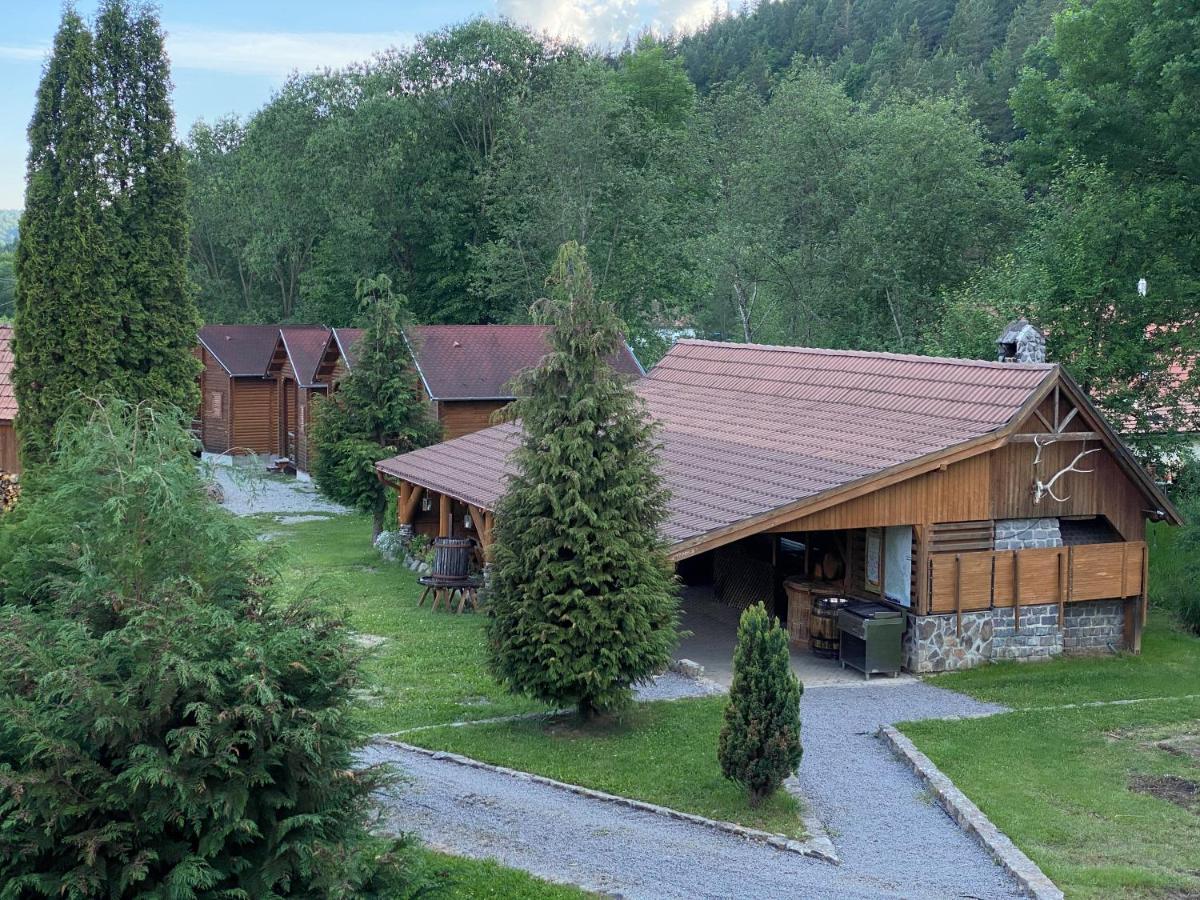 Gyopar Wooden Houses Ізвоаре Екстер'єр фото