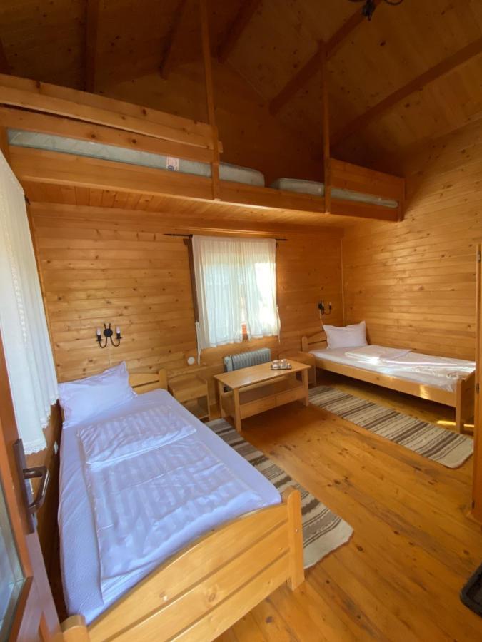 Gyopar Wooden Houses Ізвоаре Екстер'єр фото